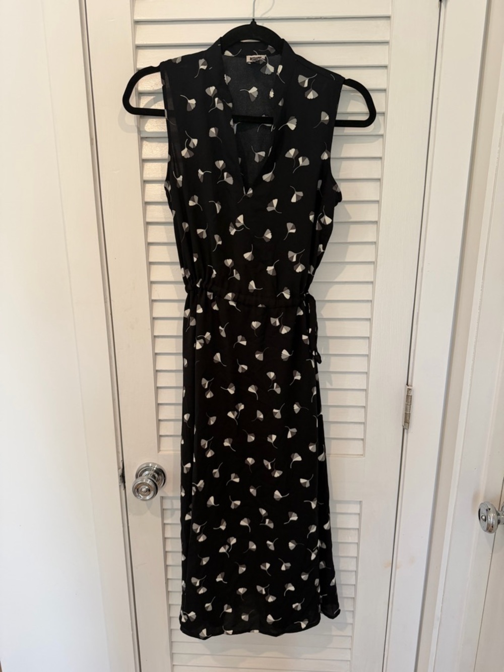 Anne Klein Black Sleeveless Maxi Dress with White Leaf Print
